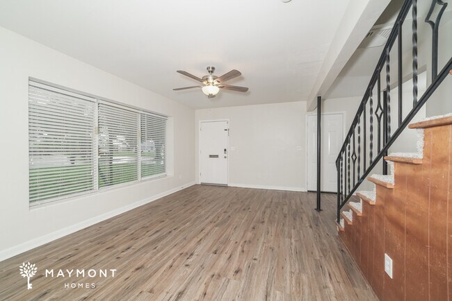 Building Photo - 1231 Greenview Dr