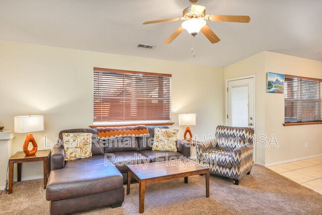 Building Photo - 3716 E Jacamar Dr
