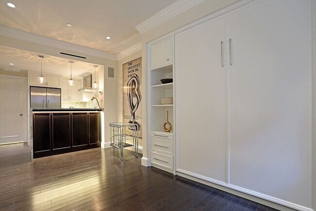 Building Photo - 275 Marlborough St