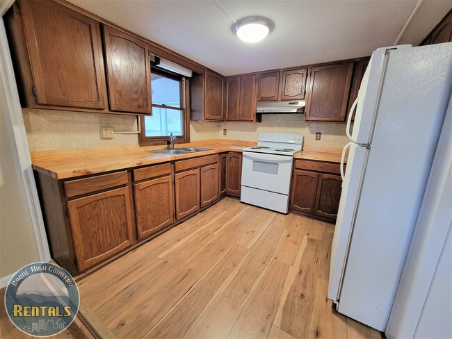 Foto del edificio - 2 Bedroom Right in Town!