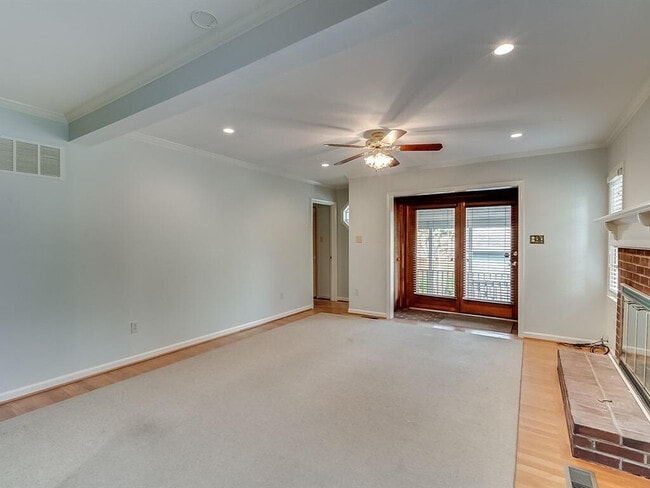 Building Photo - 312 Garden Rd