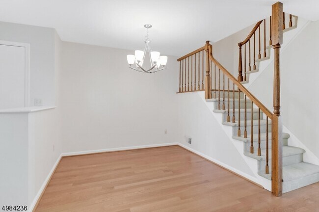Building Photo - 21 Crossfield Ct