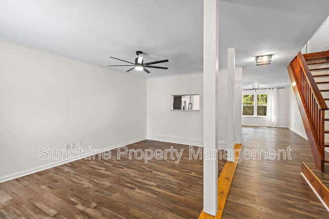 Building Photo - 2305 Merl Cir