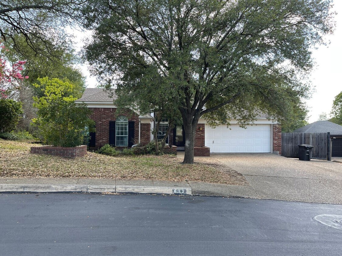 Primary Photo - 4 br, 2 bath House - 822 Amberstone Drive