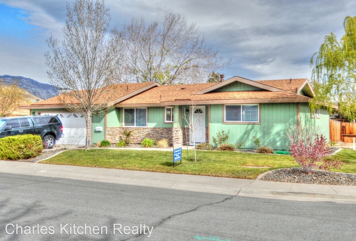 Primary Photo - 3 br, 1.5 bath House - 800 Armory Lane