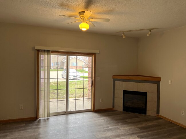 Foto del edificio - 2825 Triple Crown Ln