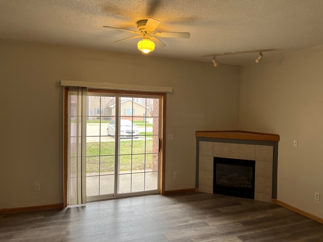 Building Photo - 2825 Triple Crown Ln