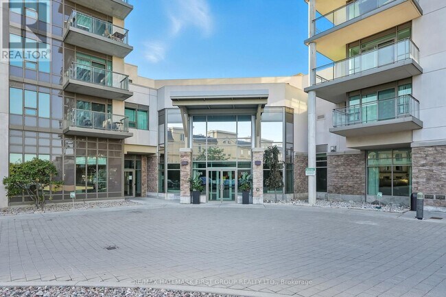 Building Photo - 1215 Bayly St