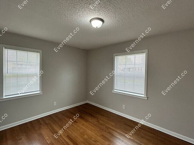 Foto del edificio - 8651 Southaven Cir W