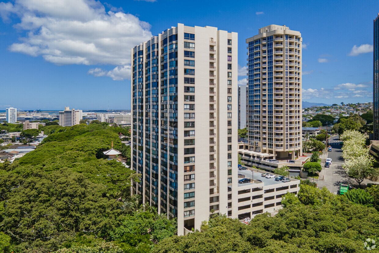 Nuuanu Brookside Apartments in Honolulu, HI