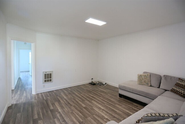 Foto del edificio - 1871 46th Ave