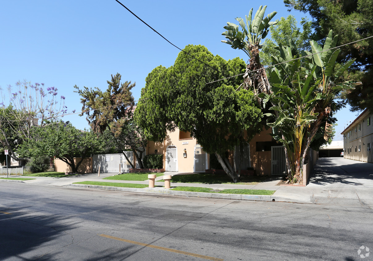 Building Photo - Etiwanda Villas