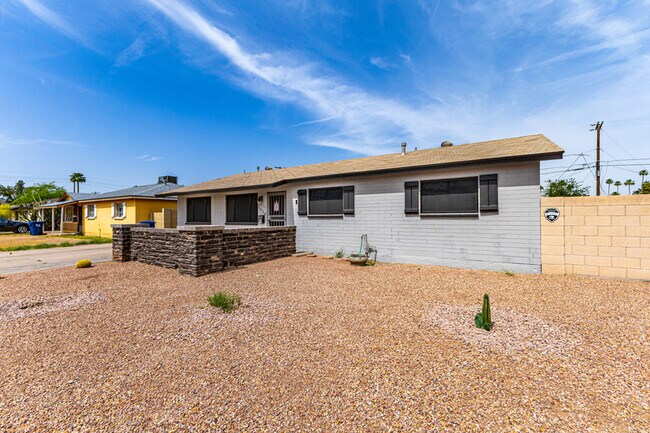 Foto del edificio - 1310 W Romo Jones St