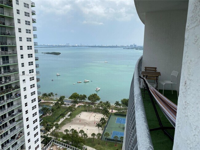 Foto del edificio - 1750 N Bayshore Dr