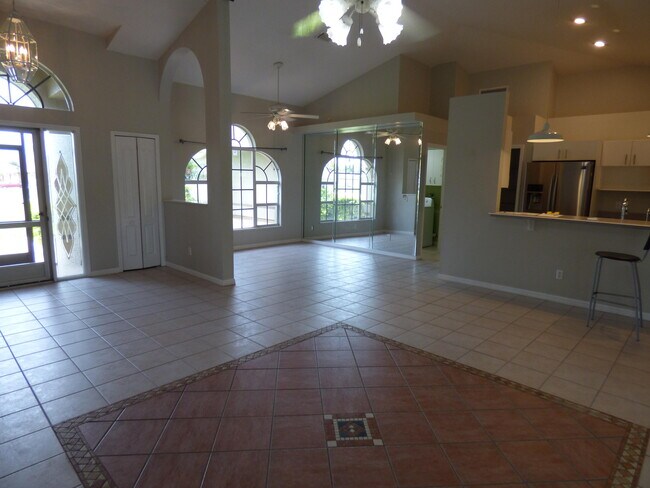 Foto del edificio - 121 SW Saratoga Ave