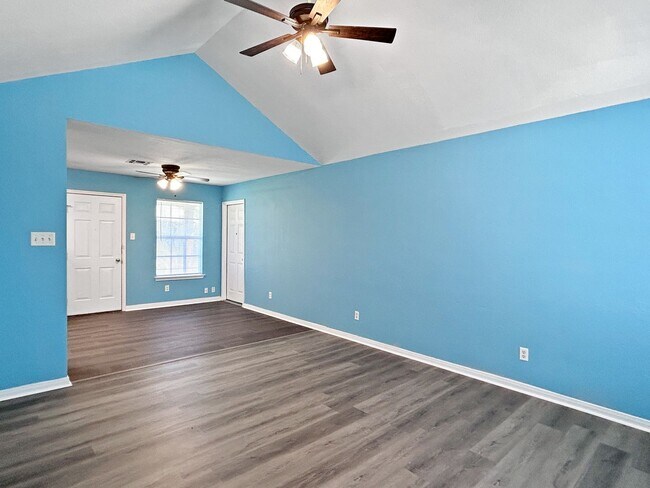 Building Photo - Charming 3 bedroom, 2 bath Home - Jefferso...