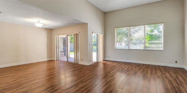 Foto del edificio - 1110 NW 108th Ave