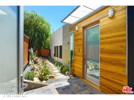 Foto del edificio - 3669 Berry Dr