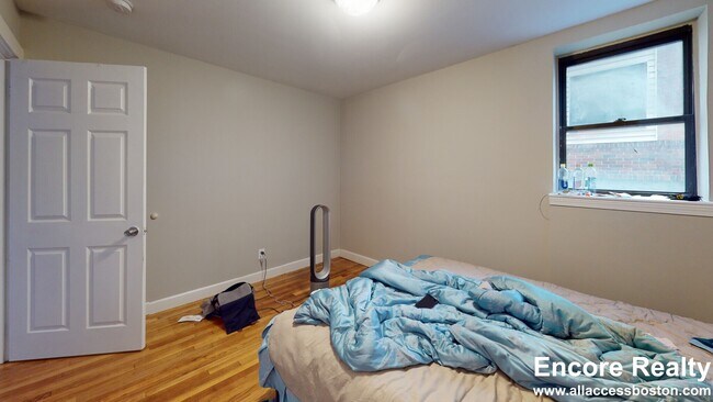 Building Photo - 7 Winship St