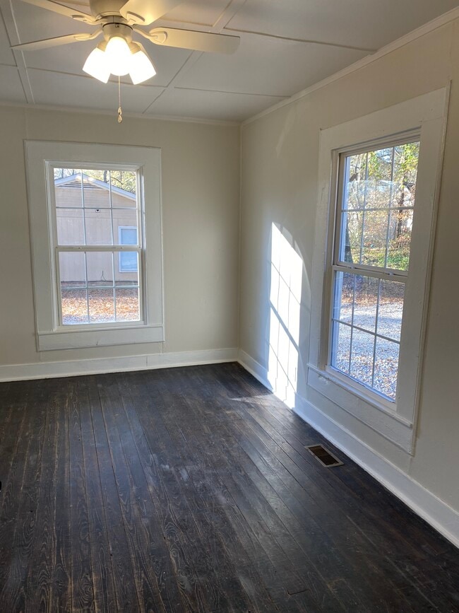 Building Photo - 333 E Catawba Ave