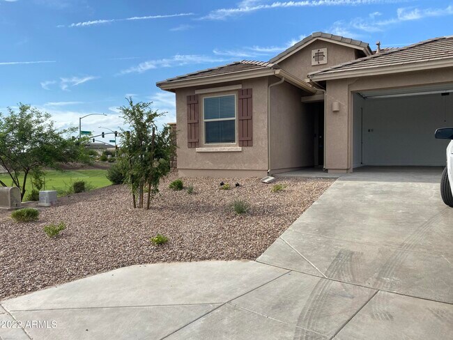 Building Photo - 468 Pinnacle Ridge Dr