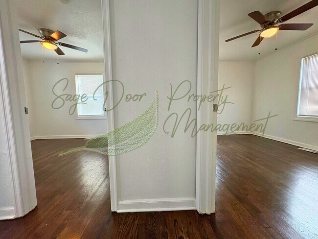 Foto del edificio - 5 BEDROOM IN INDEPENDENCE!!!