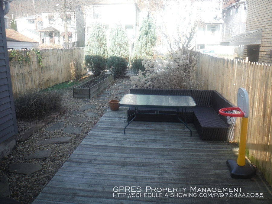 Building Photo - Beautiful Home in Aspinwall