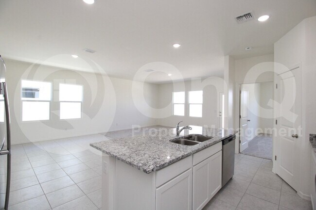 Building Photo - 24182 W Hidalgo Ave