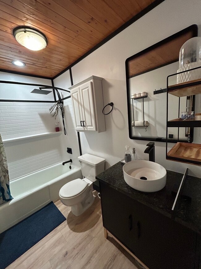 Photo - 11 King Arthur Dr Apartment