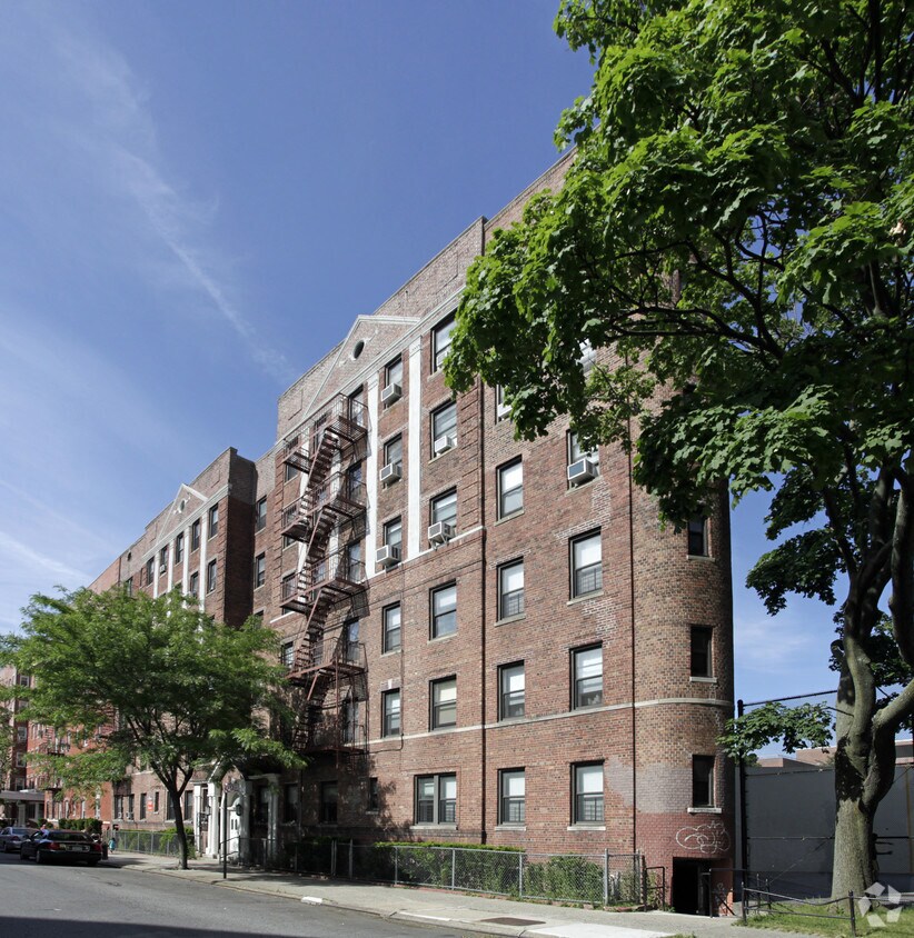 Primary Photo - 1270 E 18th St