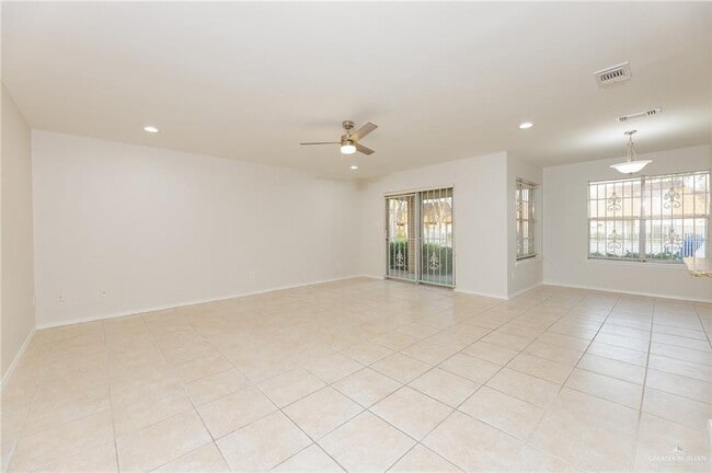 Building Photo - 500 E El Rancho Ave