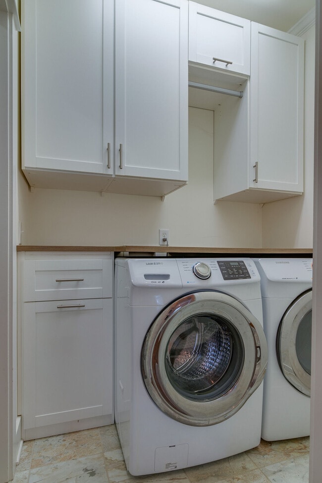 Photo - 1407 Pillow St House