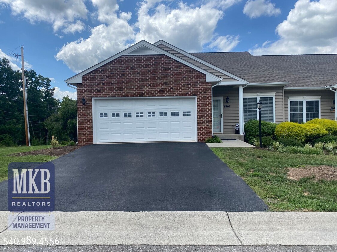 Primary Photo - 3 bedrooms 3 baths Patio Home in Roanoke C...