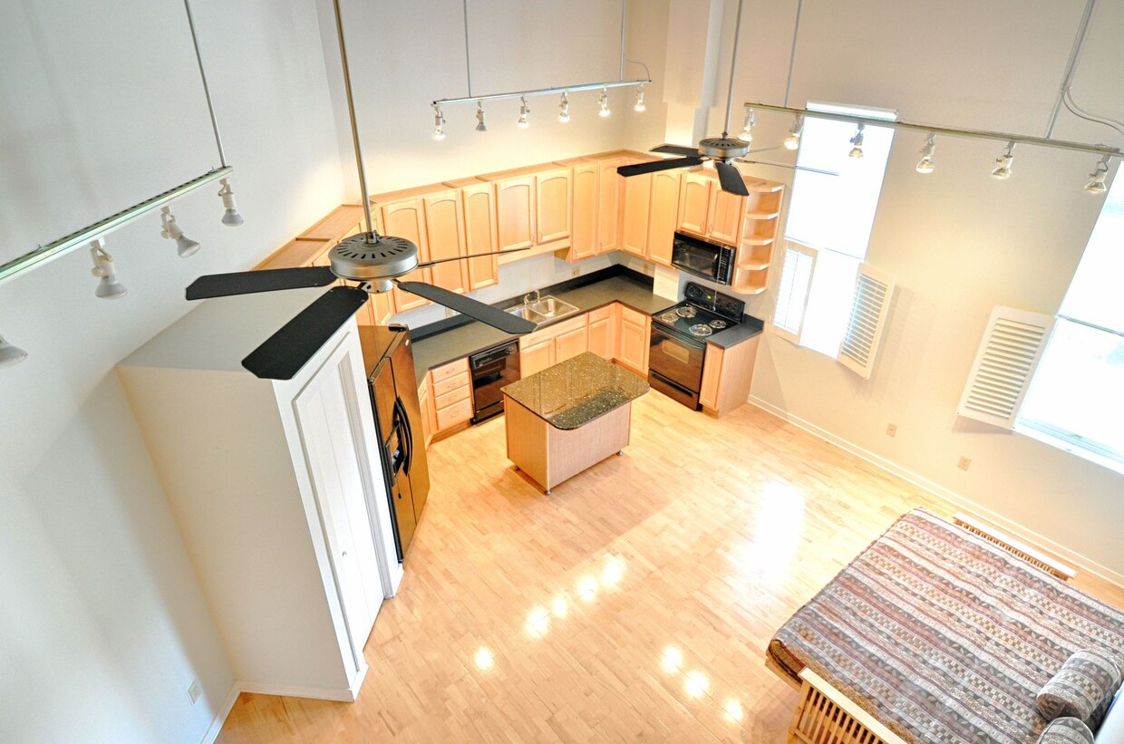 Foto principal - Loft condo in Southern Village 2 bedroom/2...