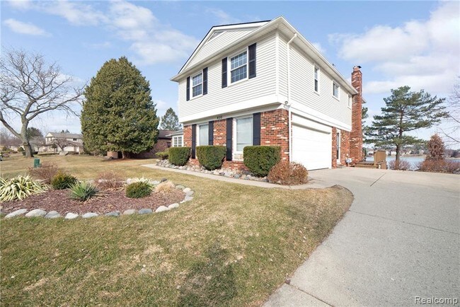 Building Photo - 430 Lakes Edge Dr