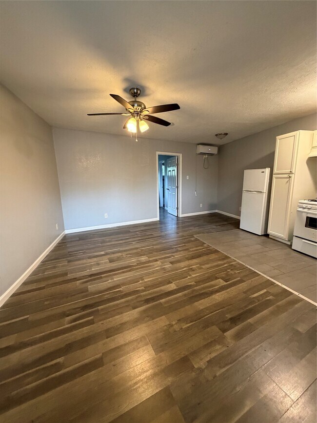Foto del edificio - 4811 Oakland St