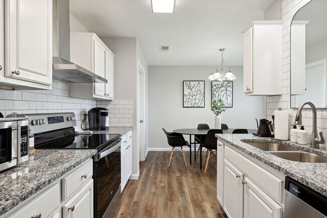 Building Photo - 171 Doloris Ln