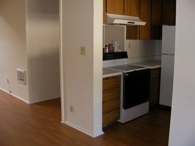 Building Photo - 23732 Hillhurst Dr