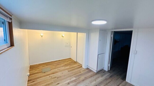 Foto del edificio - Exceptional 4 bedroom, 1 3/4 bath Two-Stor...
