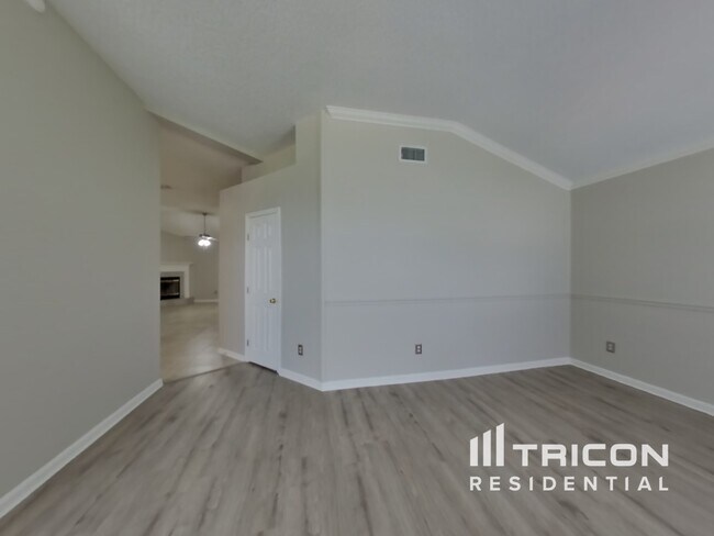 Building Photo - 2640 Glenhaven Dr