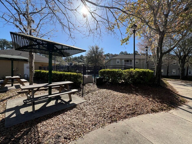 Building Photo - Move In Special! 1/2 Off 1st Months Rent