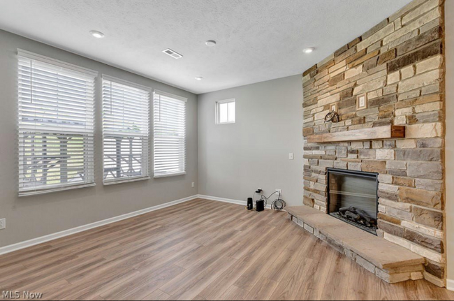 Foto del edificio - 855 Dipper Ln