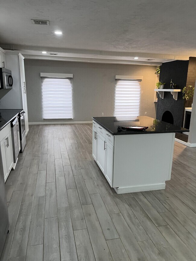 Foto del edificio - 2306 NE Village Dr