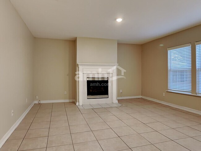 Foto del edificio - 9684 Hazel Lake Dr