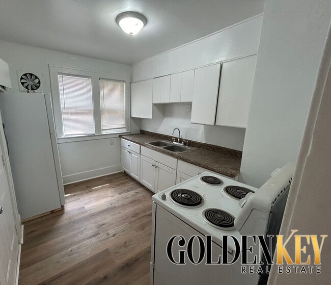 Foto del edificio - 15745 Cherrylawn St
