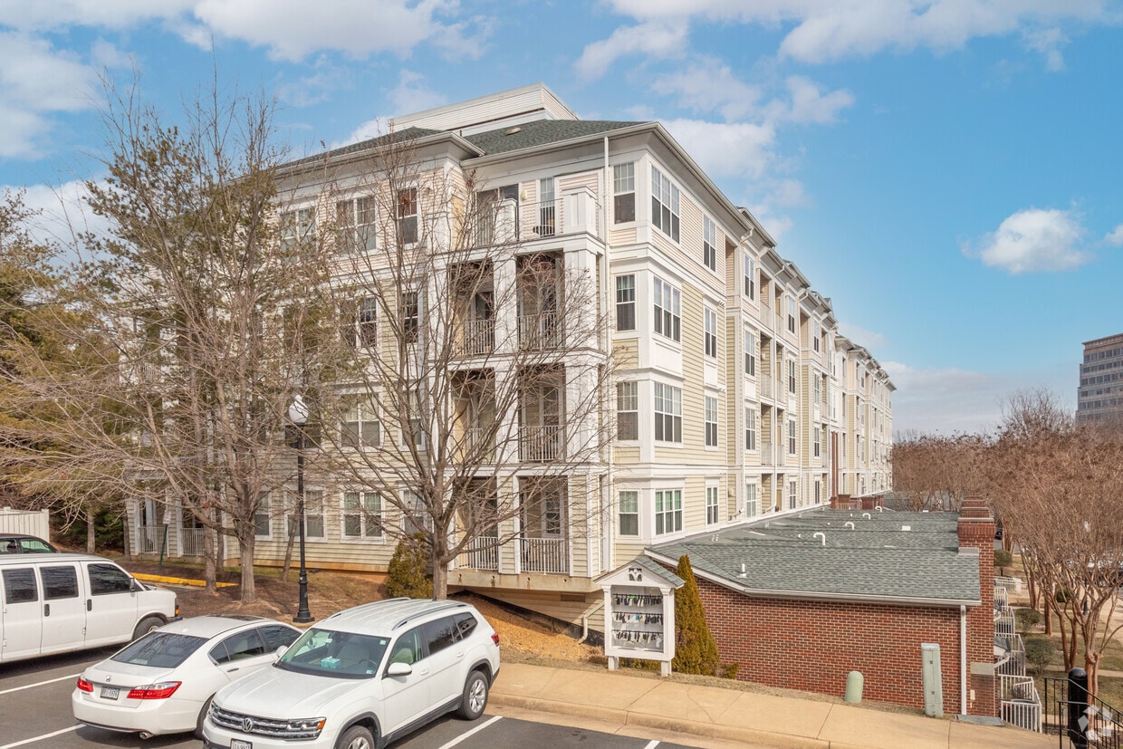 Lillian Court Apartments in McLean VA Apartments com