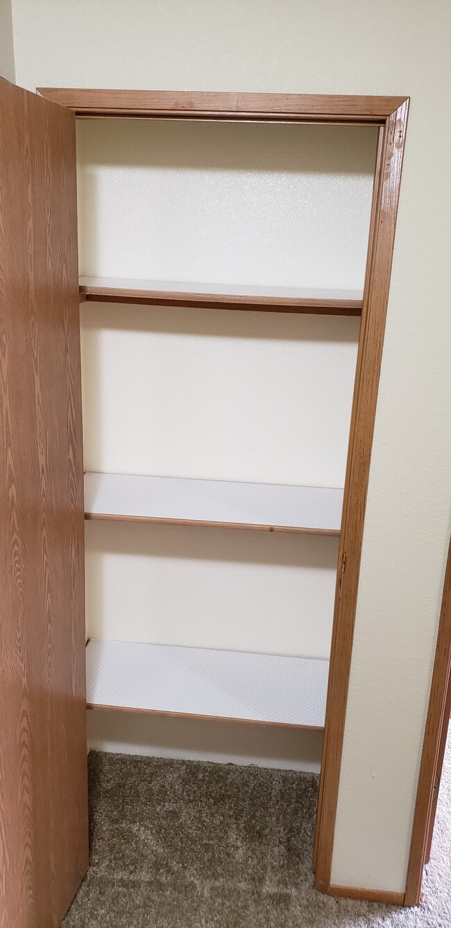 Linen Closet - 5512 96th St E