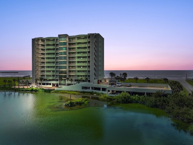 Building Photo - 9420 Seawall Blvd