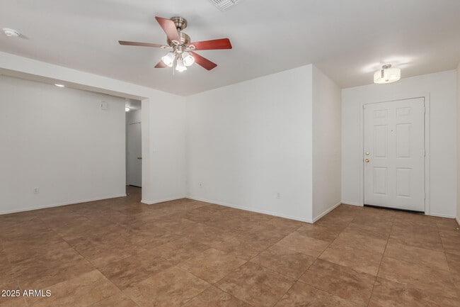 Foto del edificio - 10537 W Donald Dr