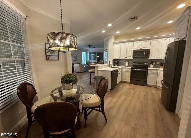 Building Photo - 8837 E Bay Cir